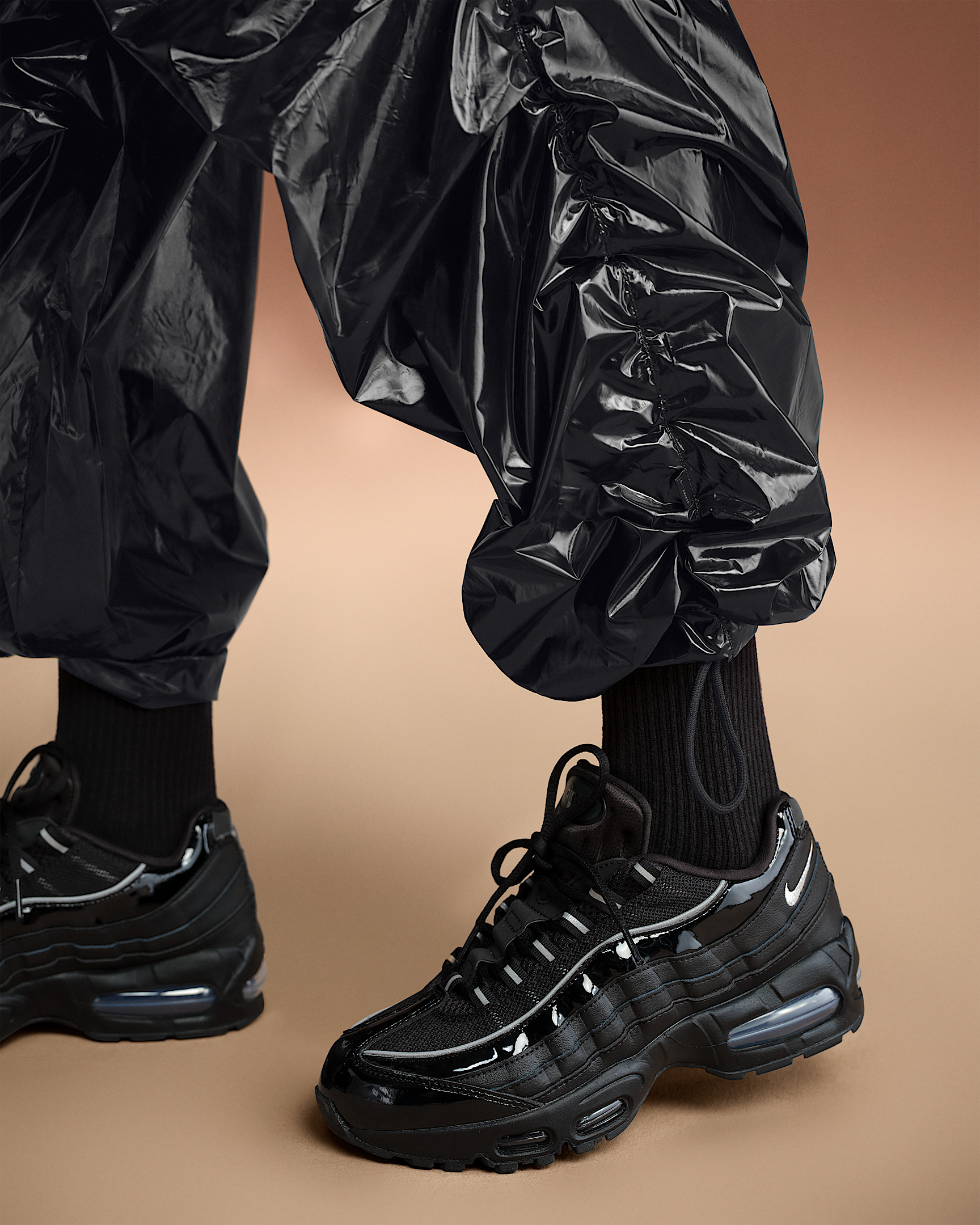 NikeSKIMS Shiny Nylon Women's Cargo Pants - 6