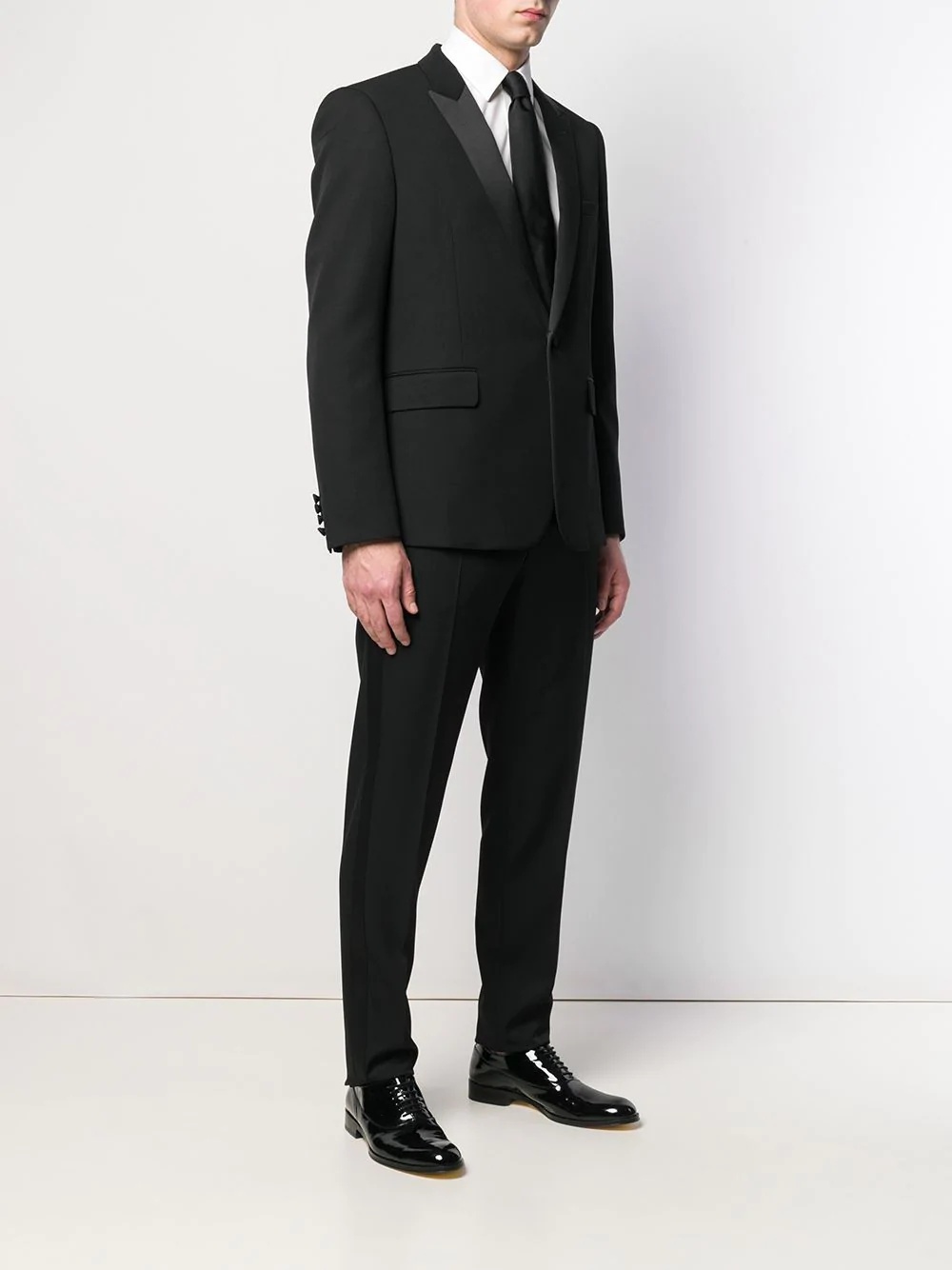 peak lapels tuxedo - 3