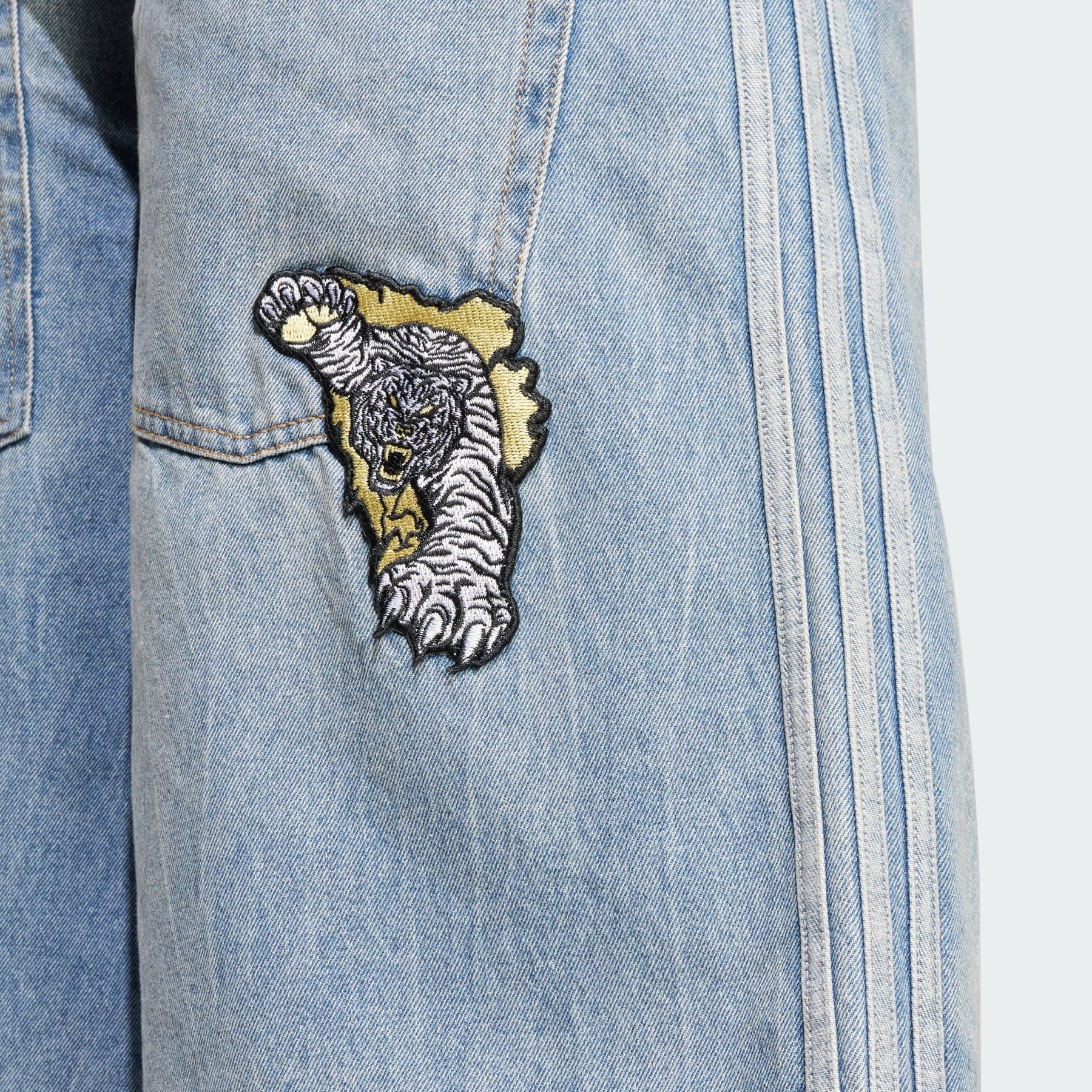 【adidas】 Adilenium Season 3 Denim Shorts adidas Originals Adilenium Season 3 denim shorts in light