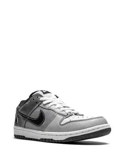 Nike SB Dunk Low sneakers outlook