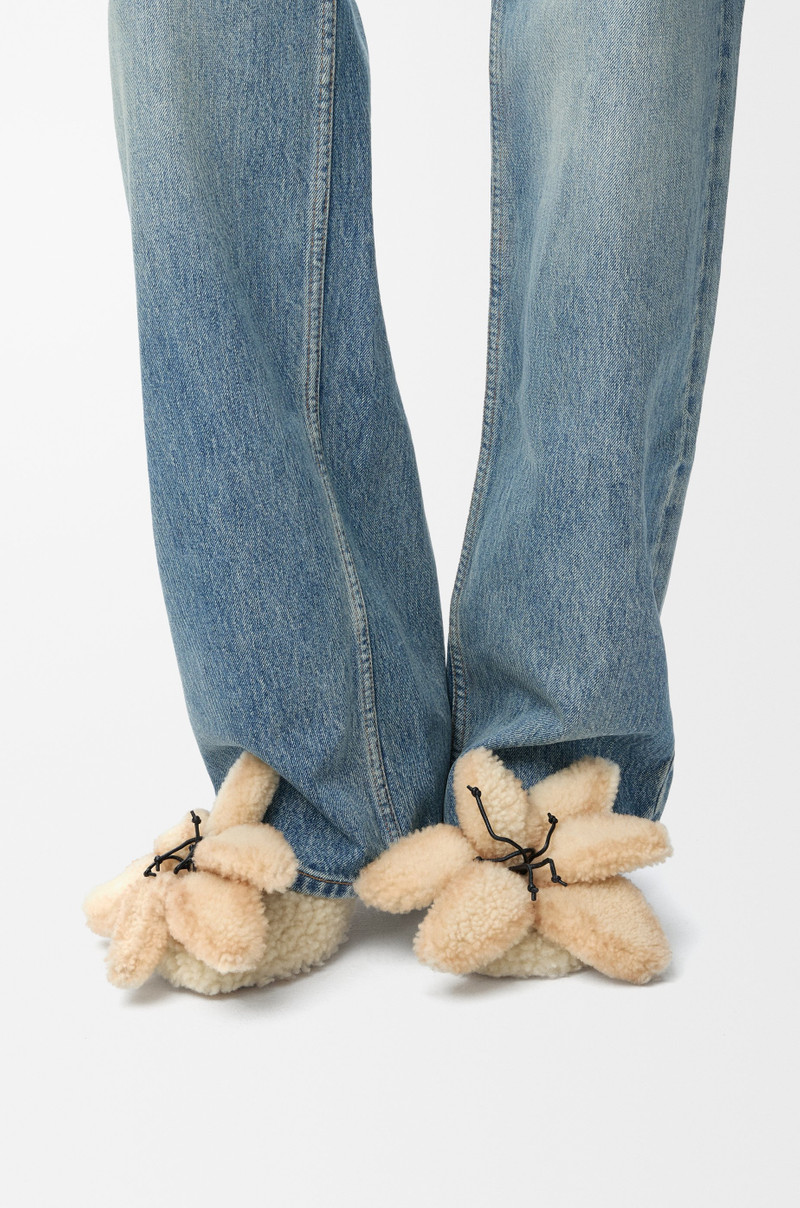 Loewe Toy pump in shearling outlook