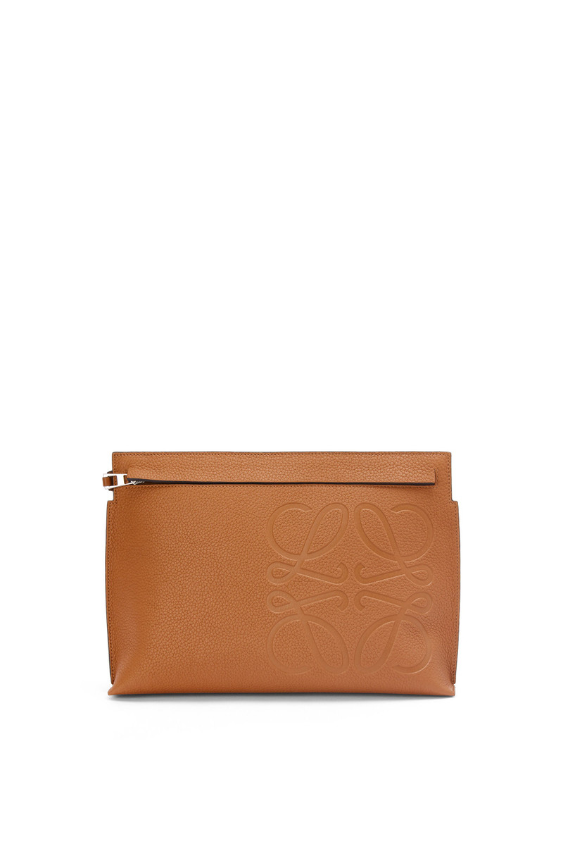 T Pouch in grained calfskin 1