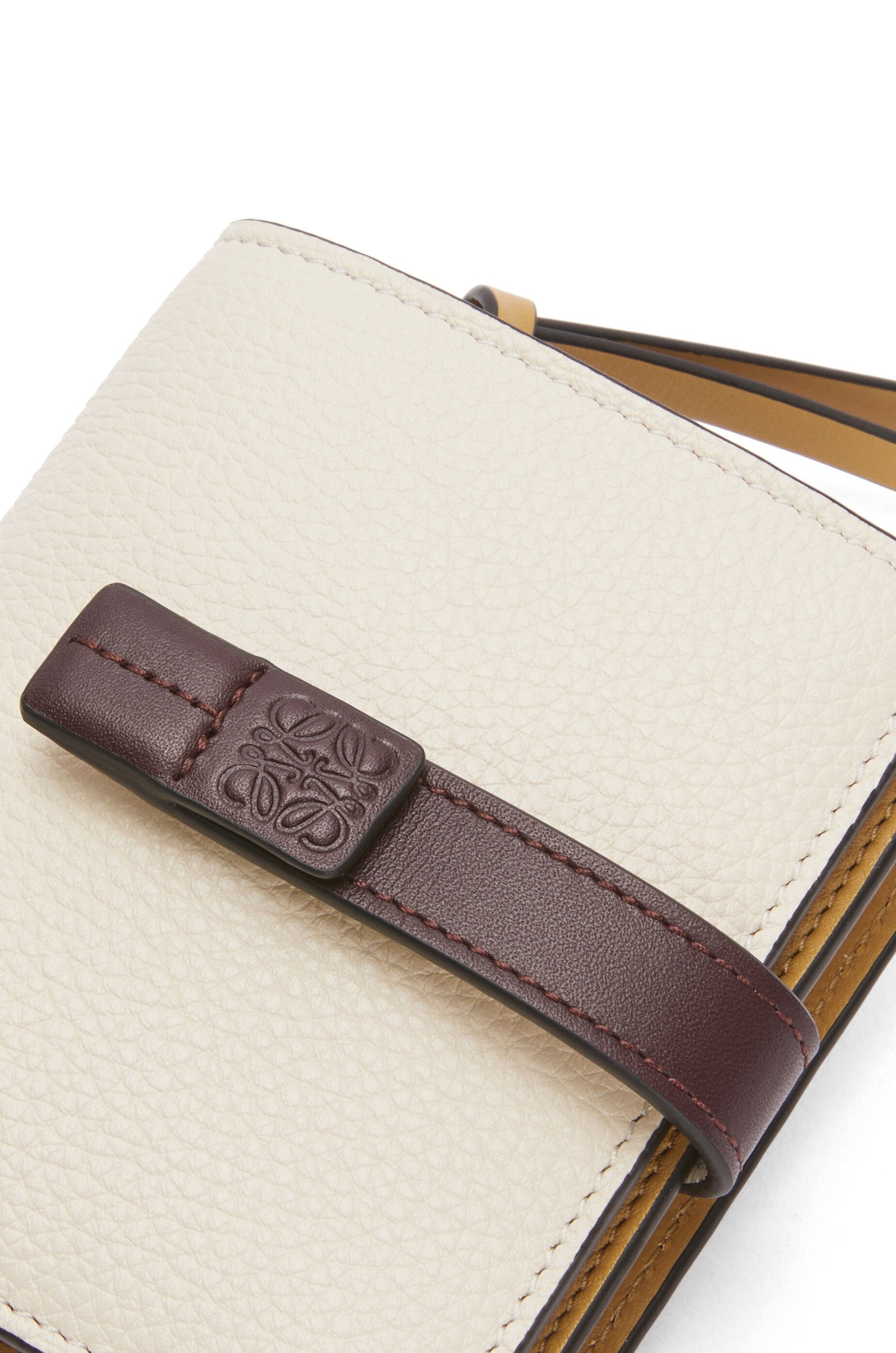 Compact zip wallet in soft grained calfskin - 5