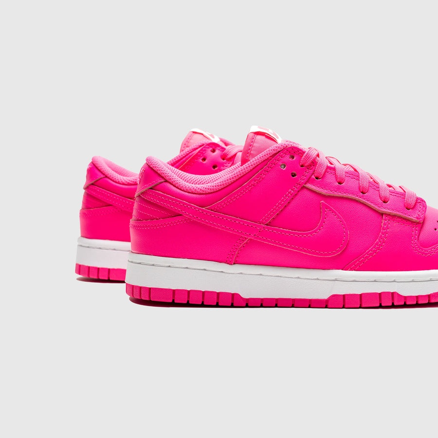 WMNS DUNK LOW SE "HYPER PINK" - 5