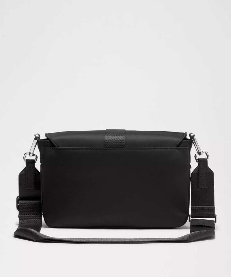 Wunderlust Multi-Pocket Crossbody Bag 3L 3