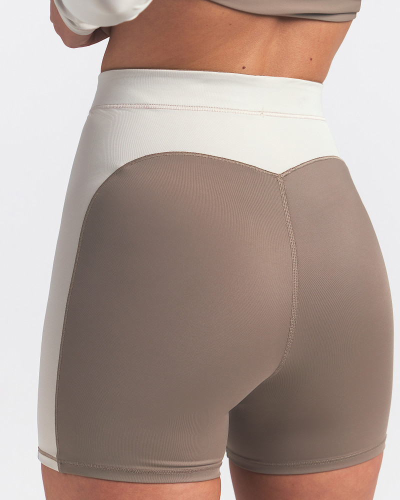 NikeSKIMS Shine Women's High-Waisted 5" Biker Shorts 3