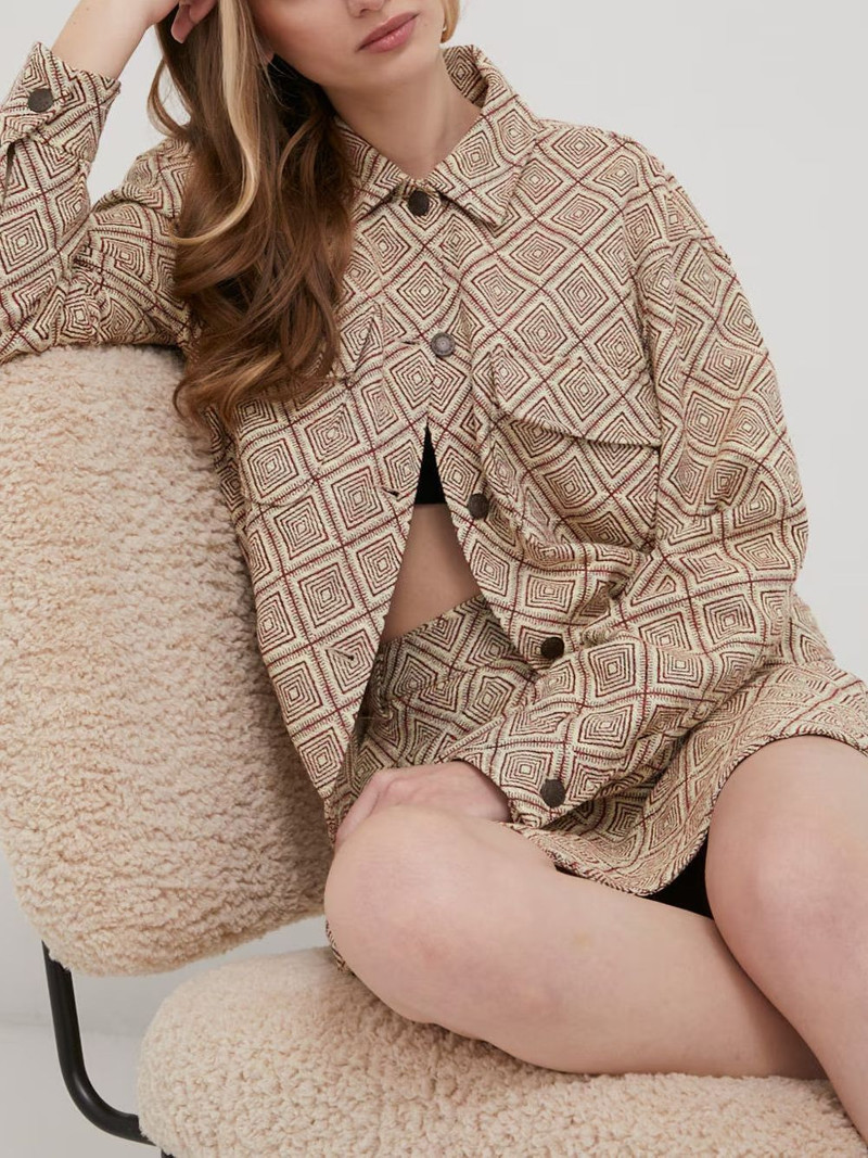 patterned buttoned jacket 5