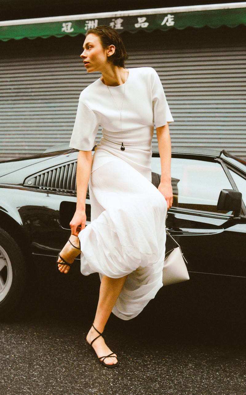 TOTEME Scoop Leather Wristlet grey outlook