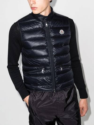 Moncler logo-patch puffer gilet outlook