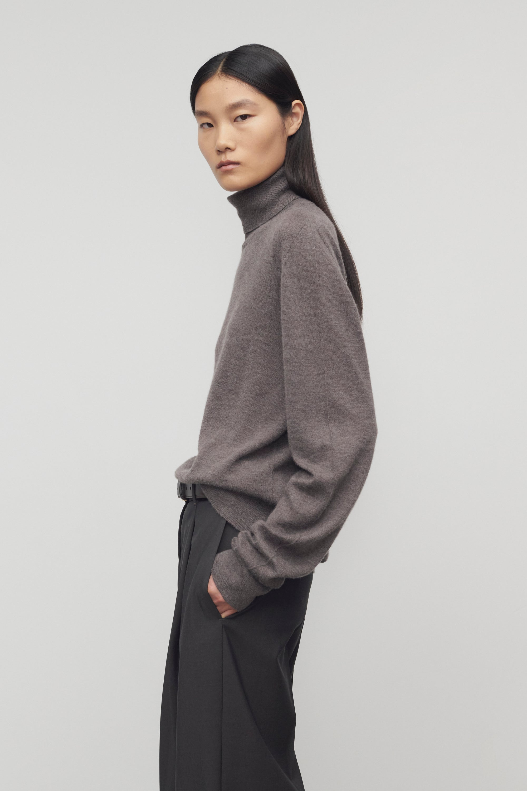 Lizzy Turtleneck in Cashmere - 4