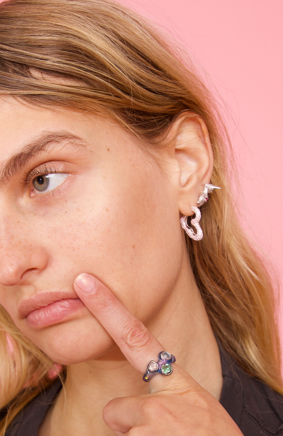 SOFT PINK CLEAR RHINESTONE HORN STUDS - 4