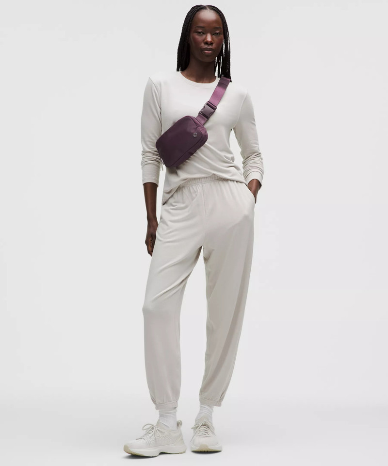 lululemon Everywhere Belt Bag 1L outlook