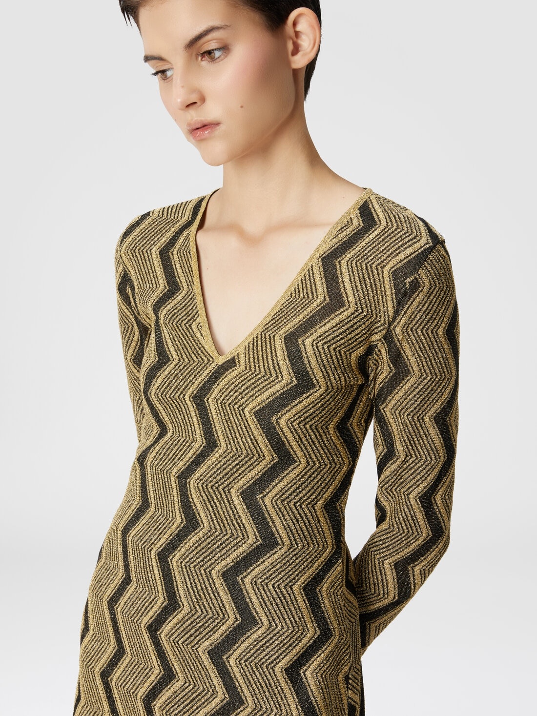 V-neck dress in lamé zig zag viscose - 4