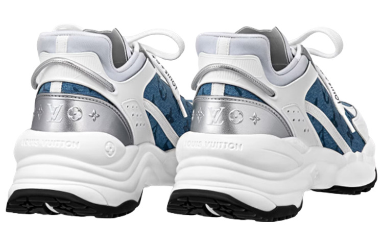 (WMNS) LOUIS VUITTON Run 55 Sneakers 'Denim Monogram Silver' 1ABHQJ - 4