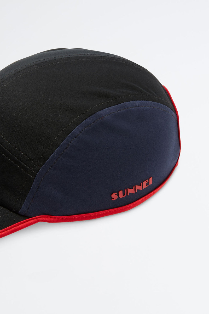 BLACK BASEBALL CAP WITH RED PROFILE 4