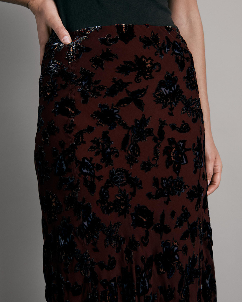 Eden Velvet Burnout Skirt
Classic Fit Skirt 6