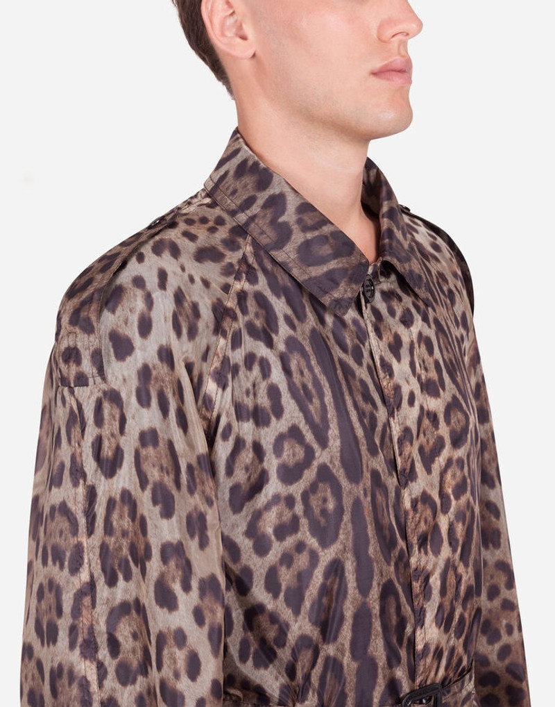 Single-breasted trench jacket in nylon with leopard print 4