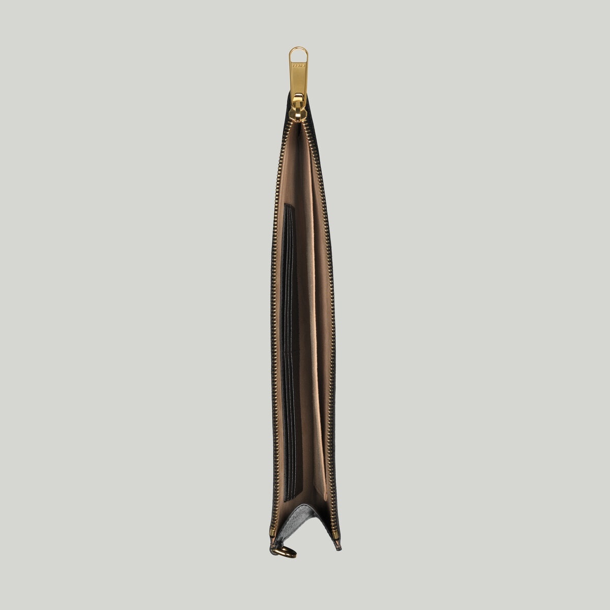 Pouch with cut-out Interlocking G - 6