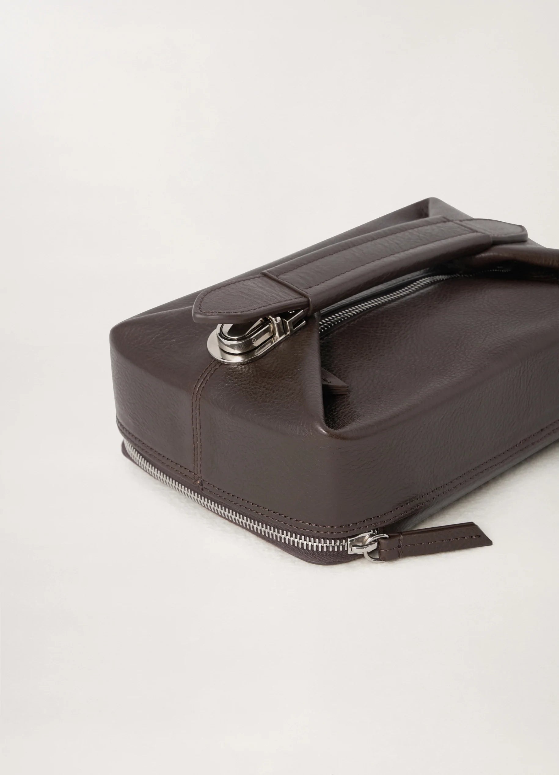 CASE BAG VANITY
VEGETAL TANNED LEATHER - 3