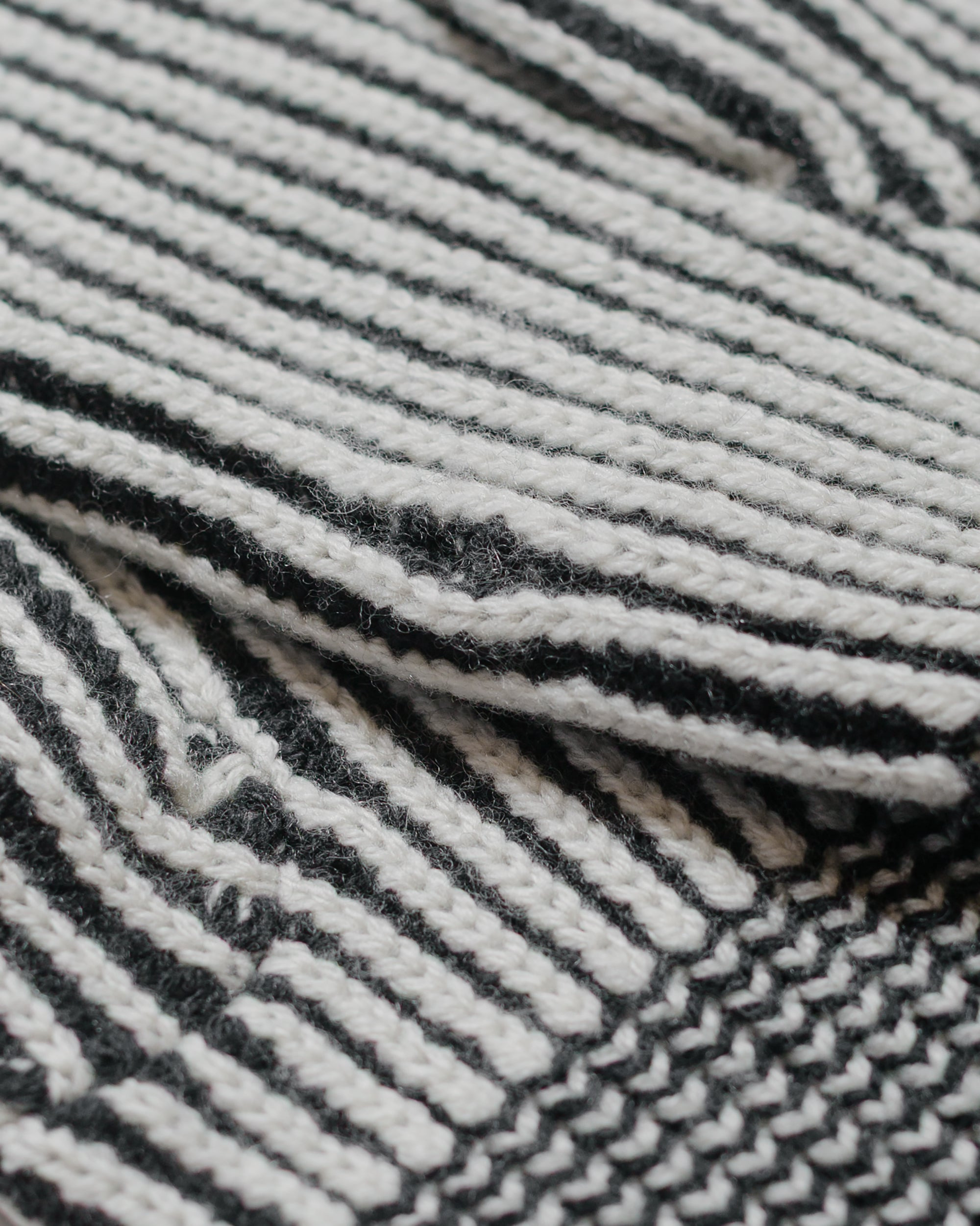 Cashmere Rib Mitten Charcoal Grey - 2