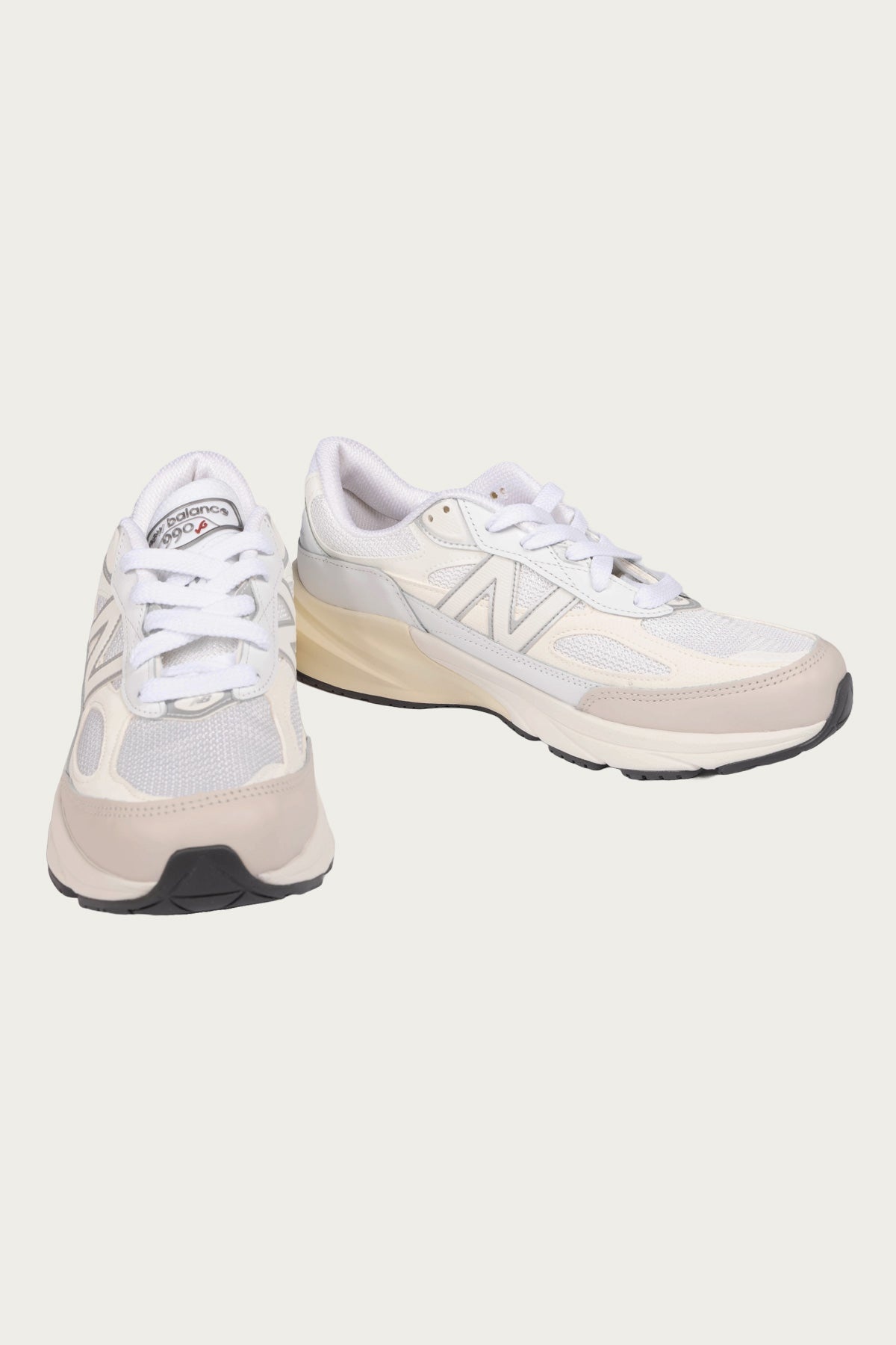 990v6 - White - 2
