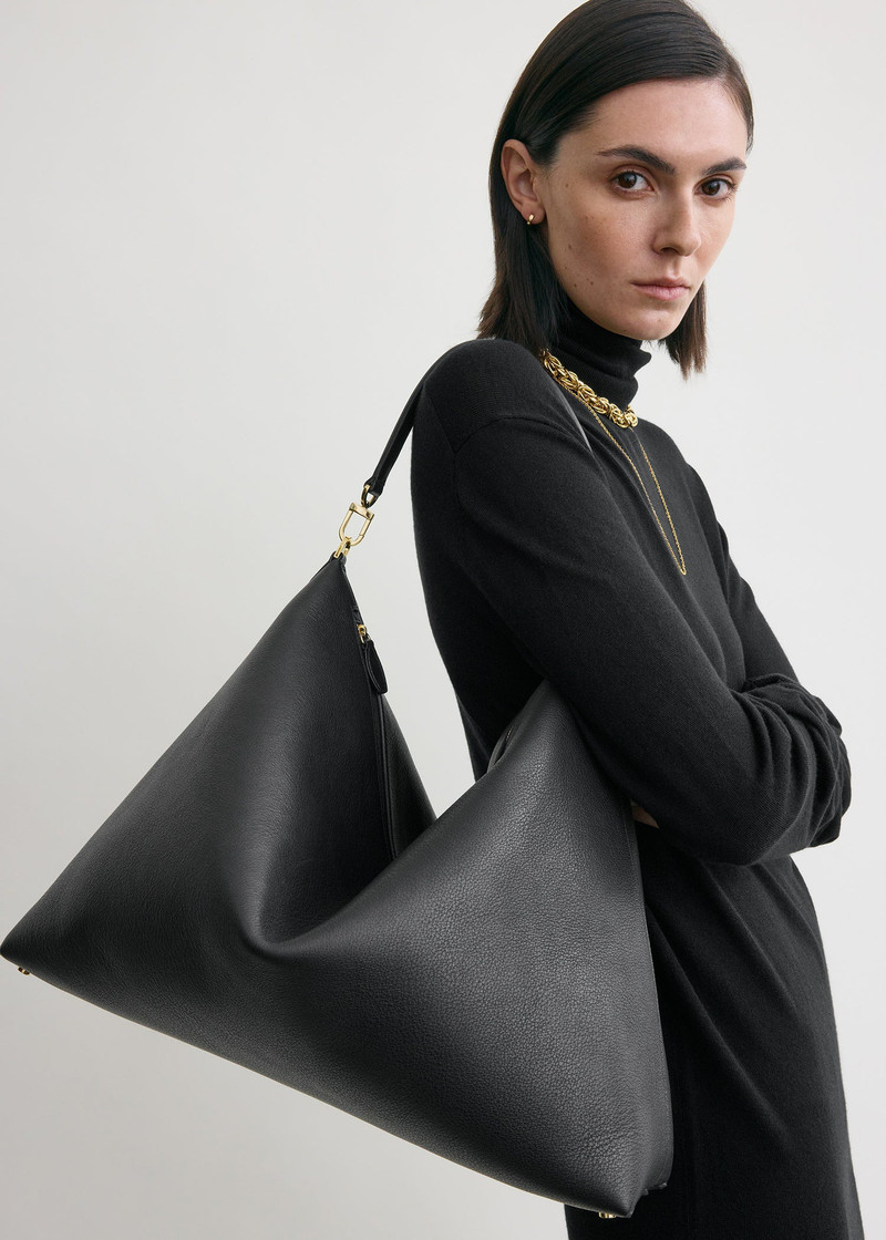 TOTEME Bevel grained-leather bag black outlook