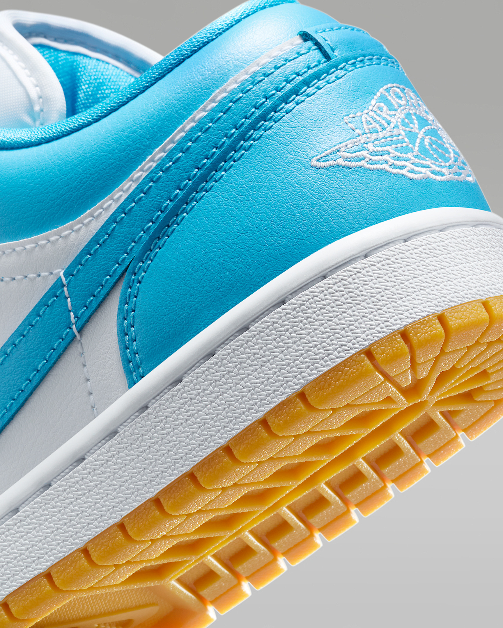 Air Jordan 1 Low Women's Shoes - 8