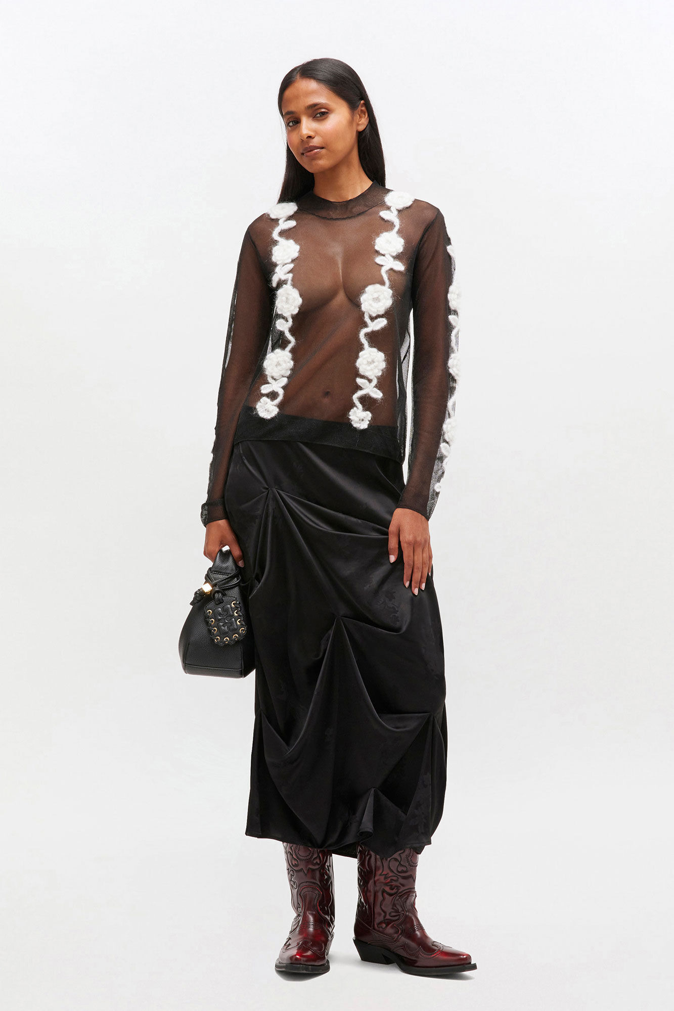 BLACK FLOWER CROCHET TURTLENCK - 3