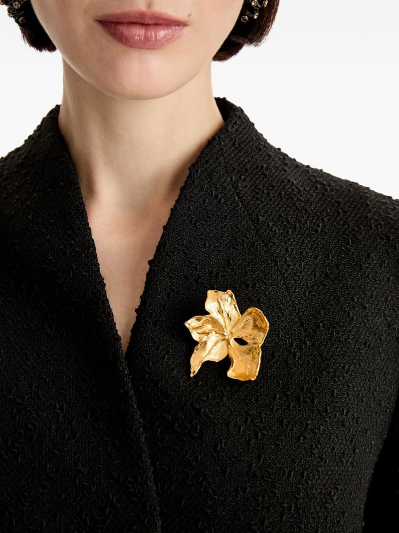 Oscar de la Renta flower brooch outlook