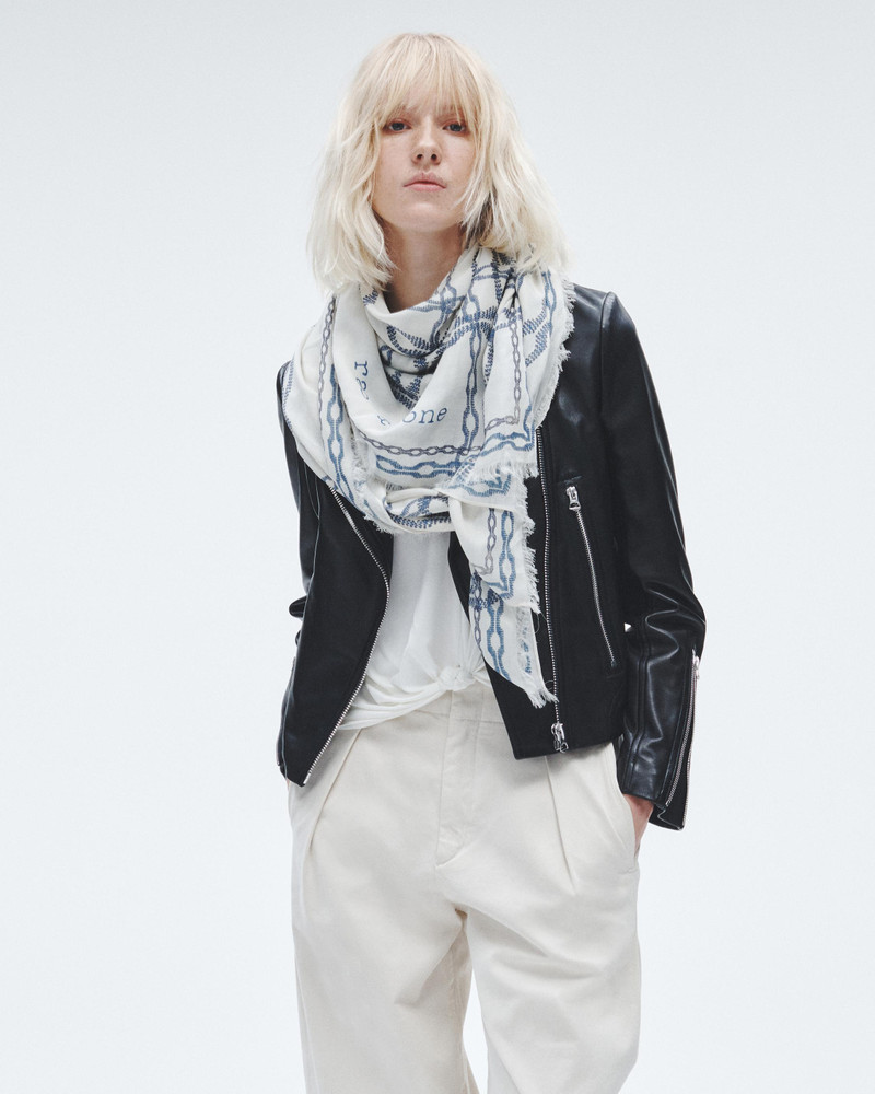rag & bone Pea Chain Cashmere Scarf
Lightweight outlook