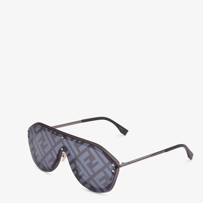 FENDI Gray sunglasses outlook