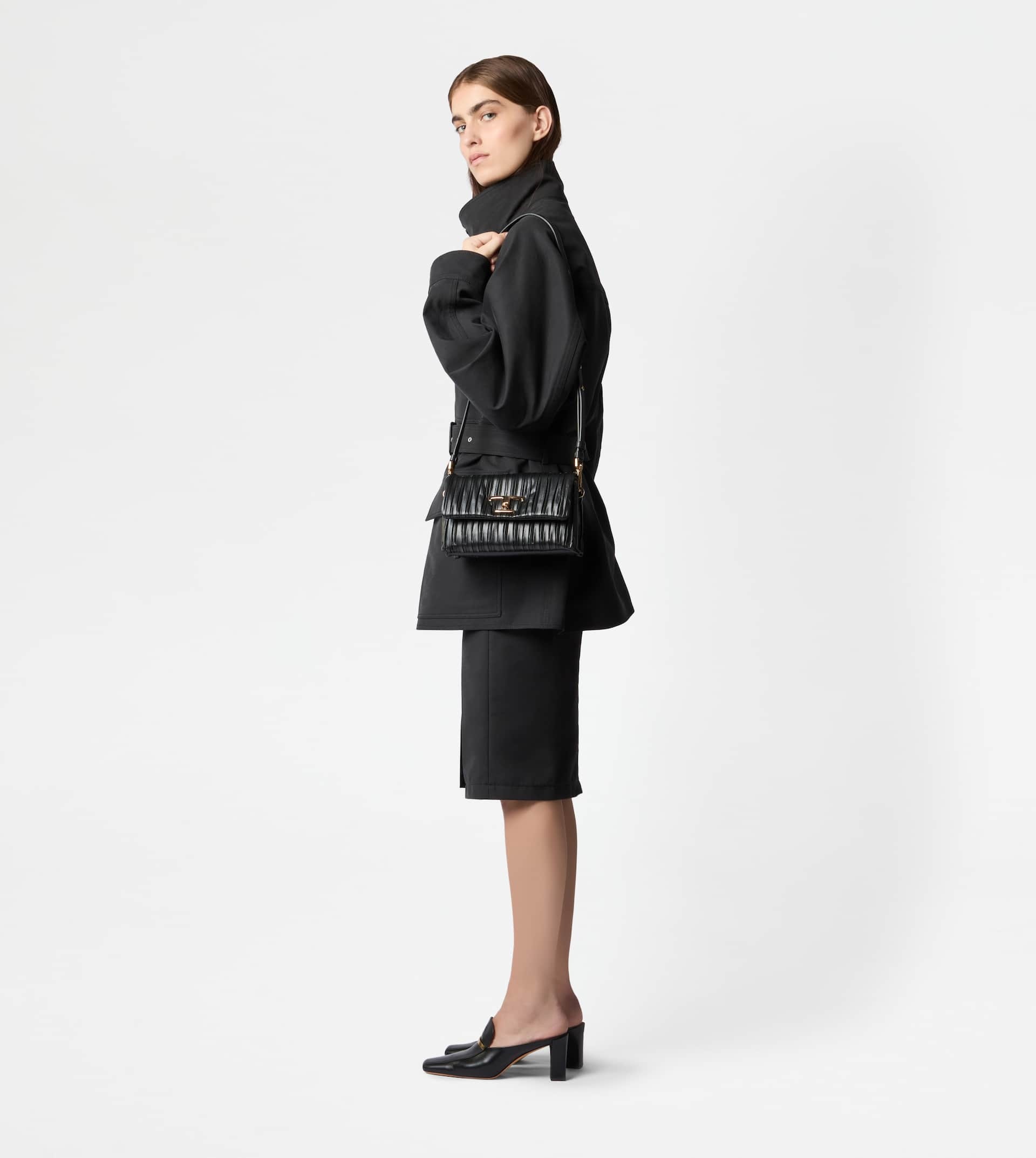 T TIMELESS FLAP BAG IN LEATHER MINI - BLACK - 4