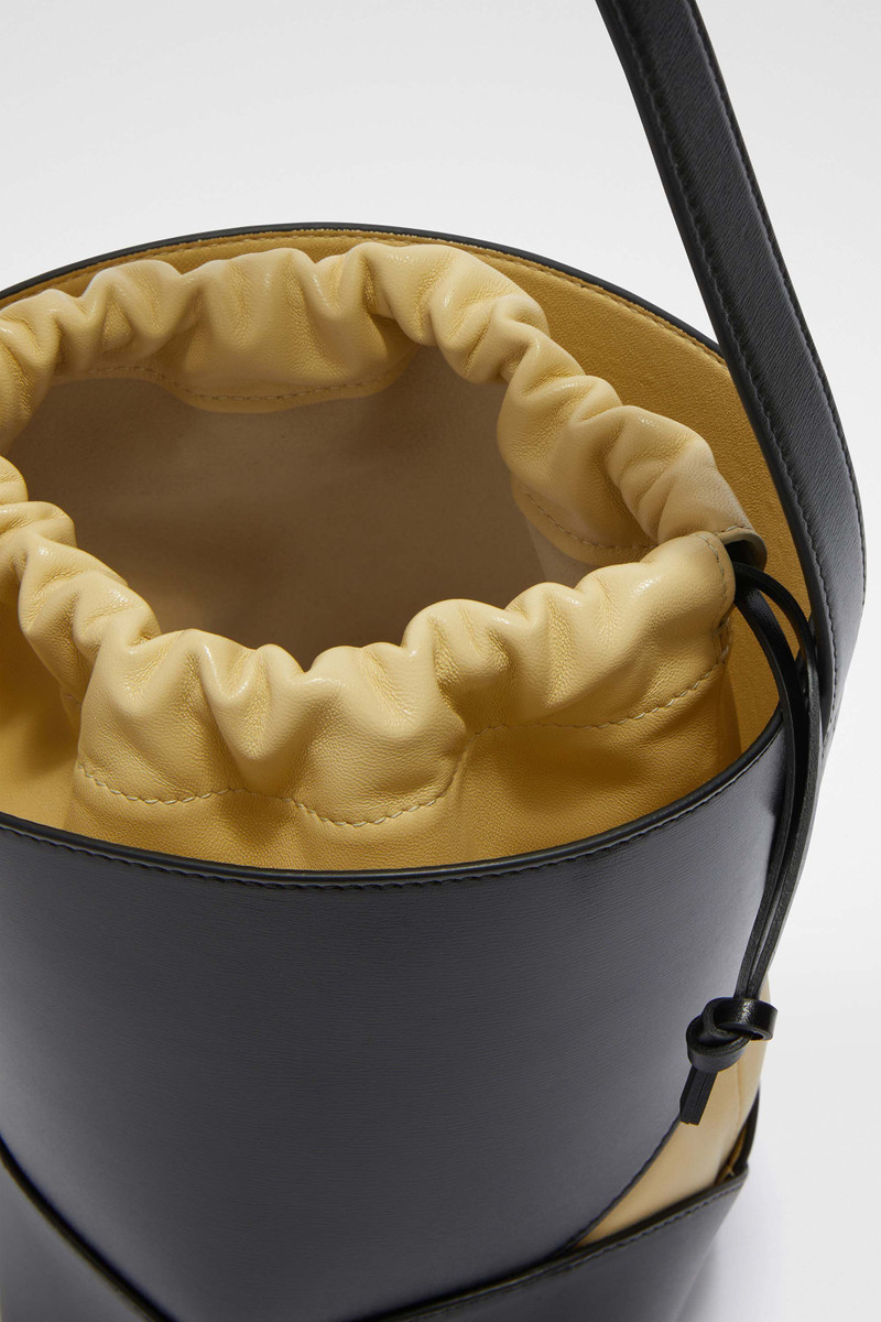 Curve Bucket Small 6