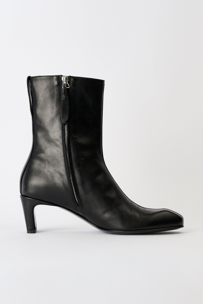 Karasu Heel Black Tensile Cattle Hide 4