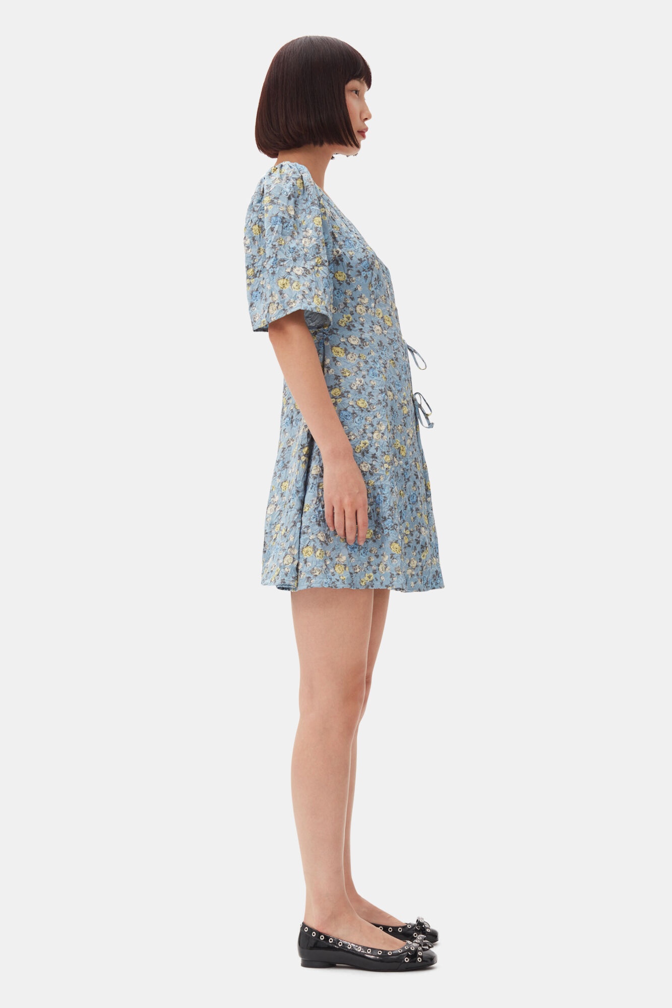 BLUE FLORAL PRINTED CRINKLED SATIN MINI WRAP DRESS - 4