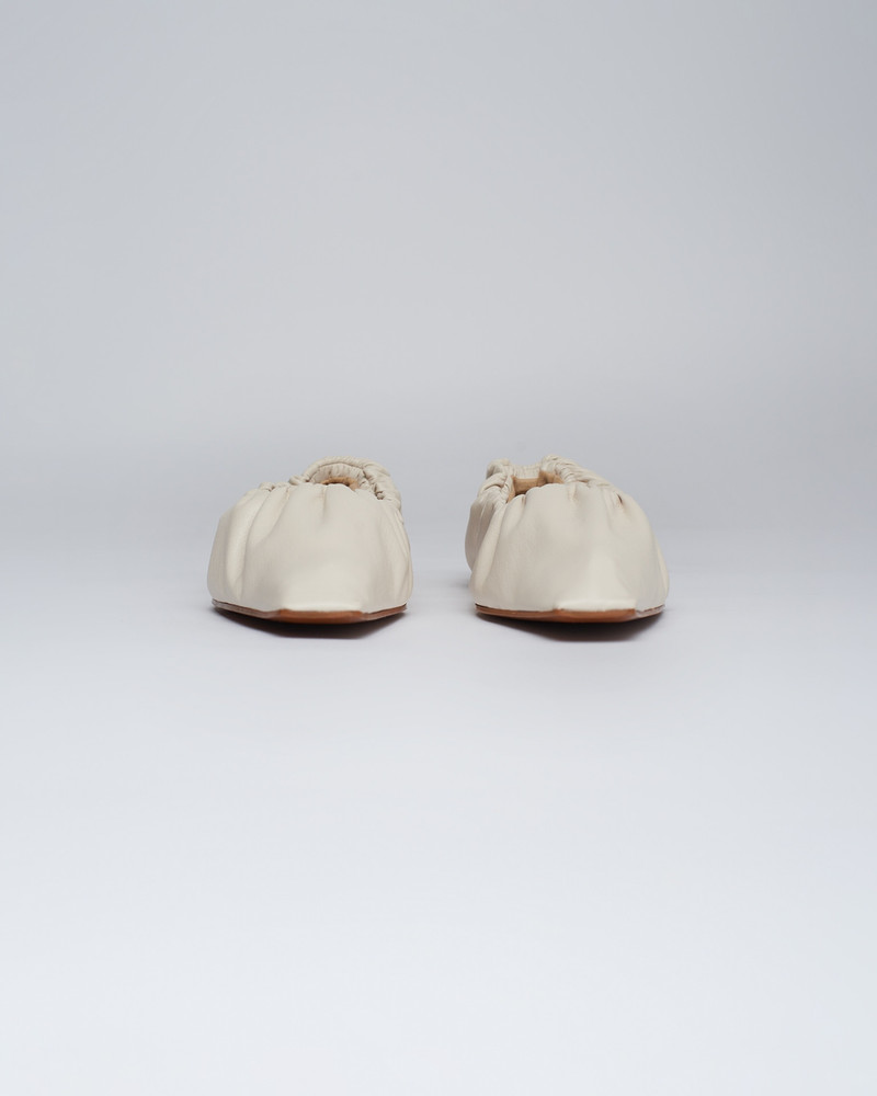 Nanushka MATANGI - Ruched vegan leather flats - Off white outlook