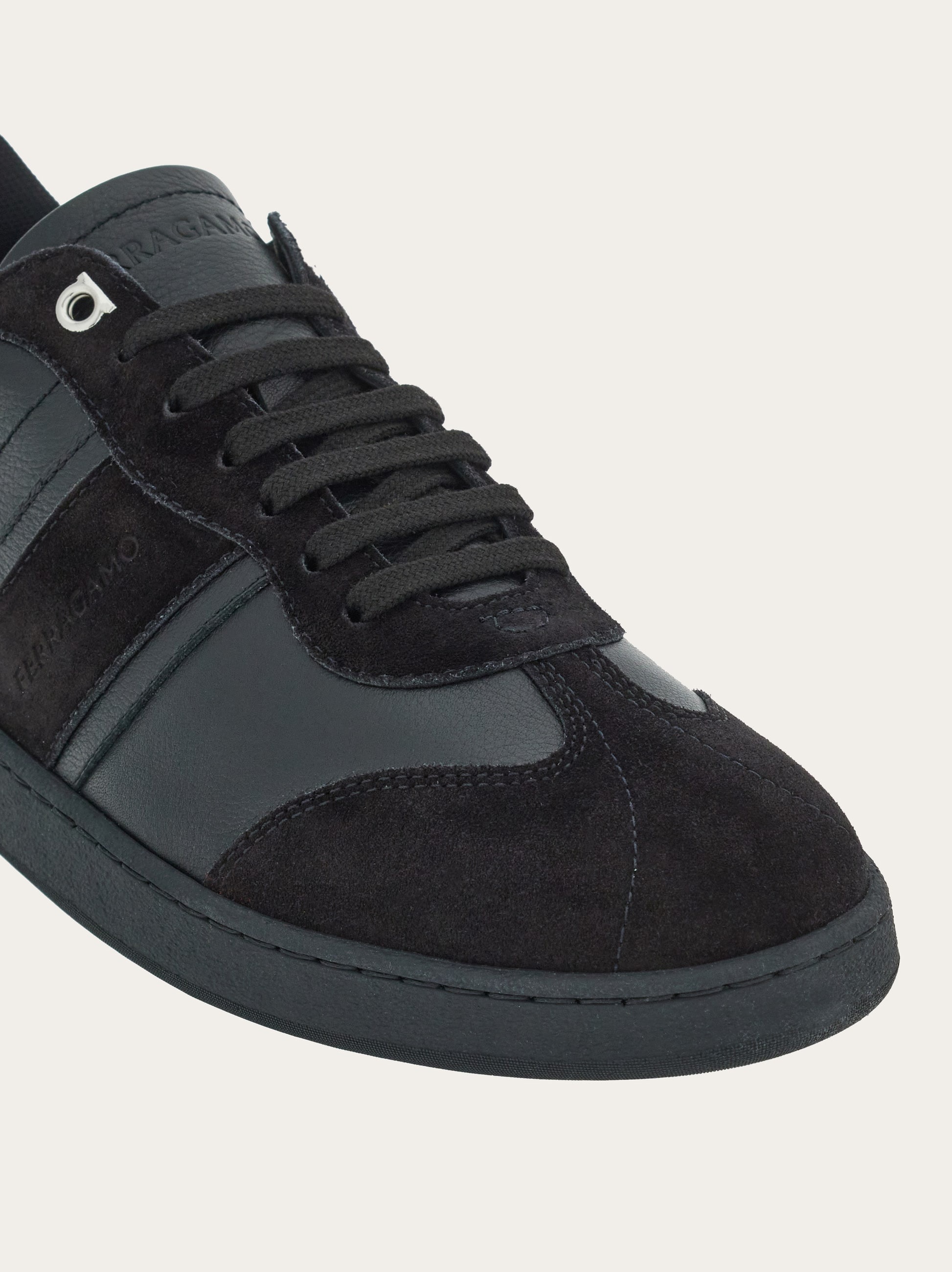 Low top sneaker with signature - 7