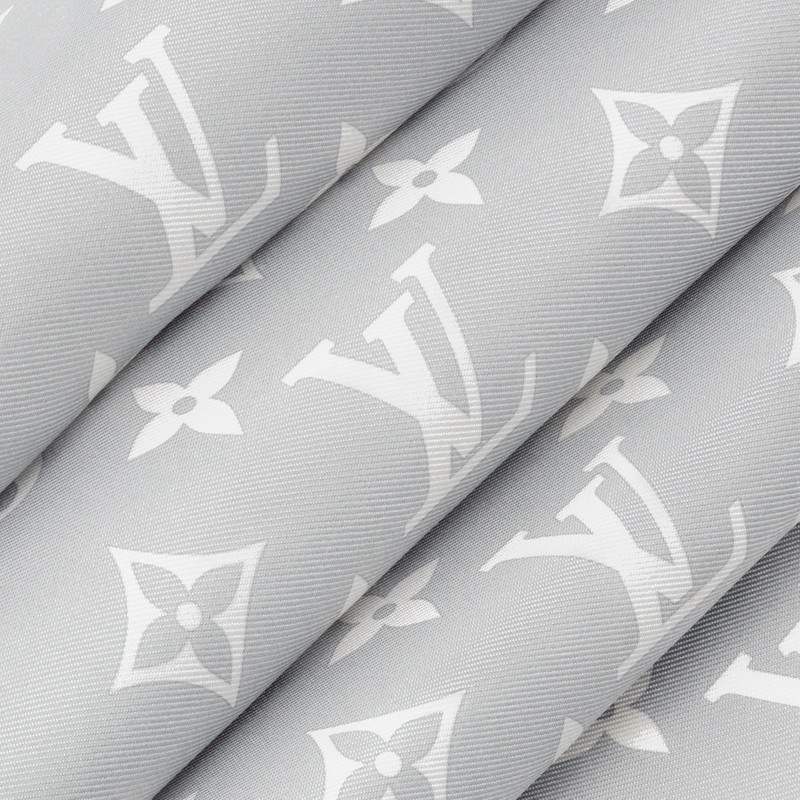 Monogram Silhouette Square 90 3