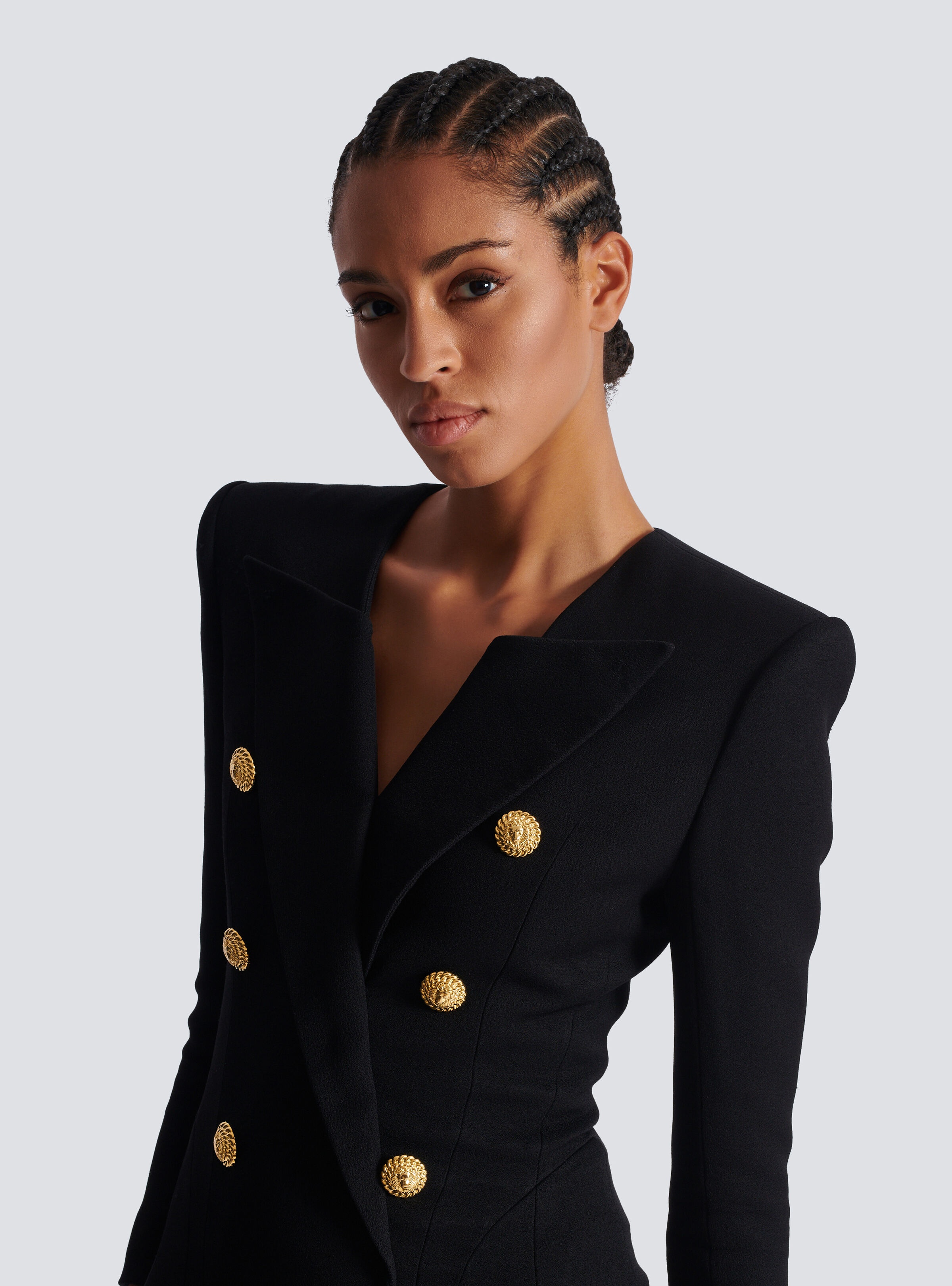 V-neck buttoned crepe short dress - 7