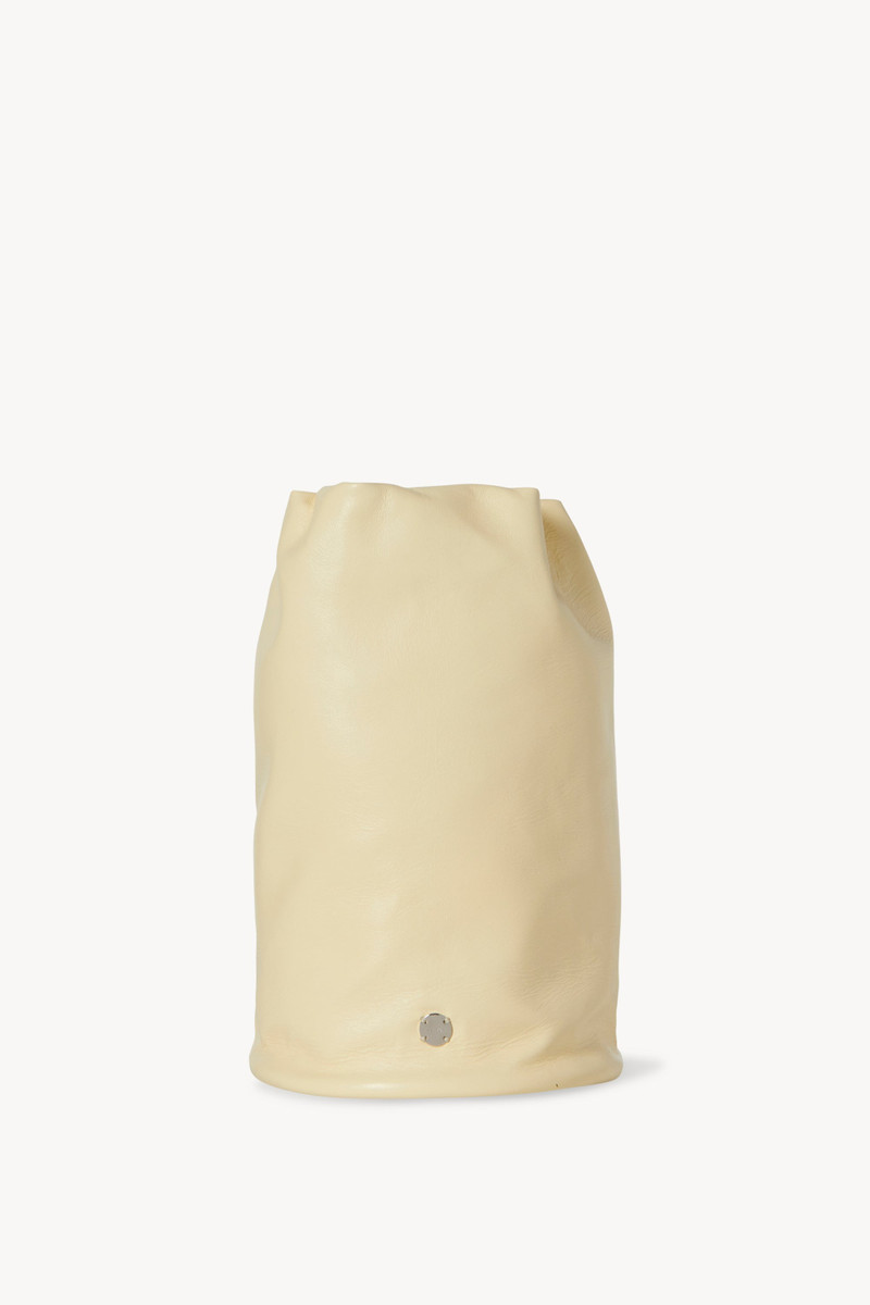 Sporty Pouch in Leather 1