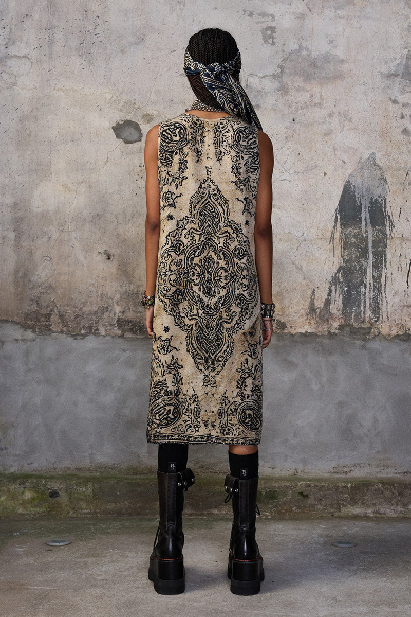 KNEE-LENGTH SLEEVELESS MIDI 4
