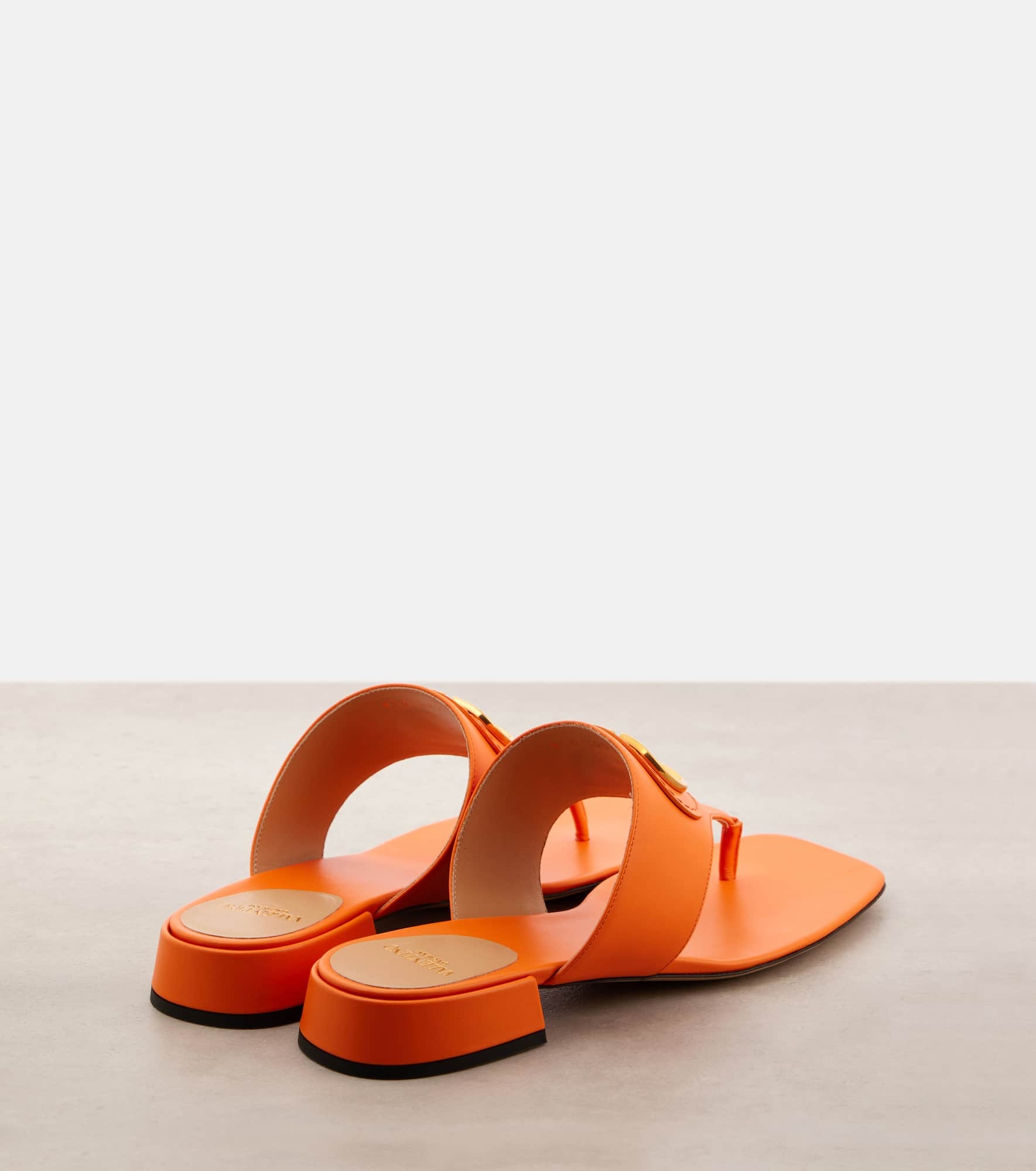 VLogo Signature leather thong sandals - 2