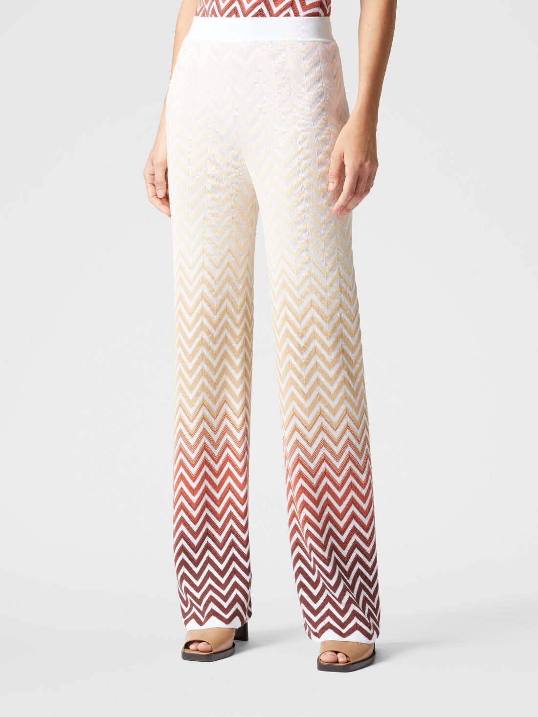 Straight trousers with dégradé chevron motif - 4