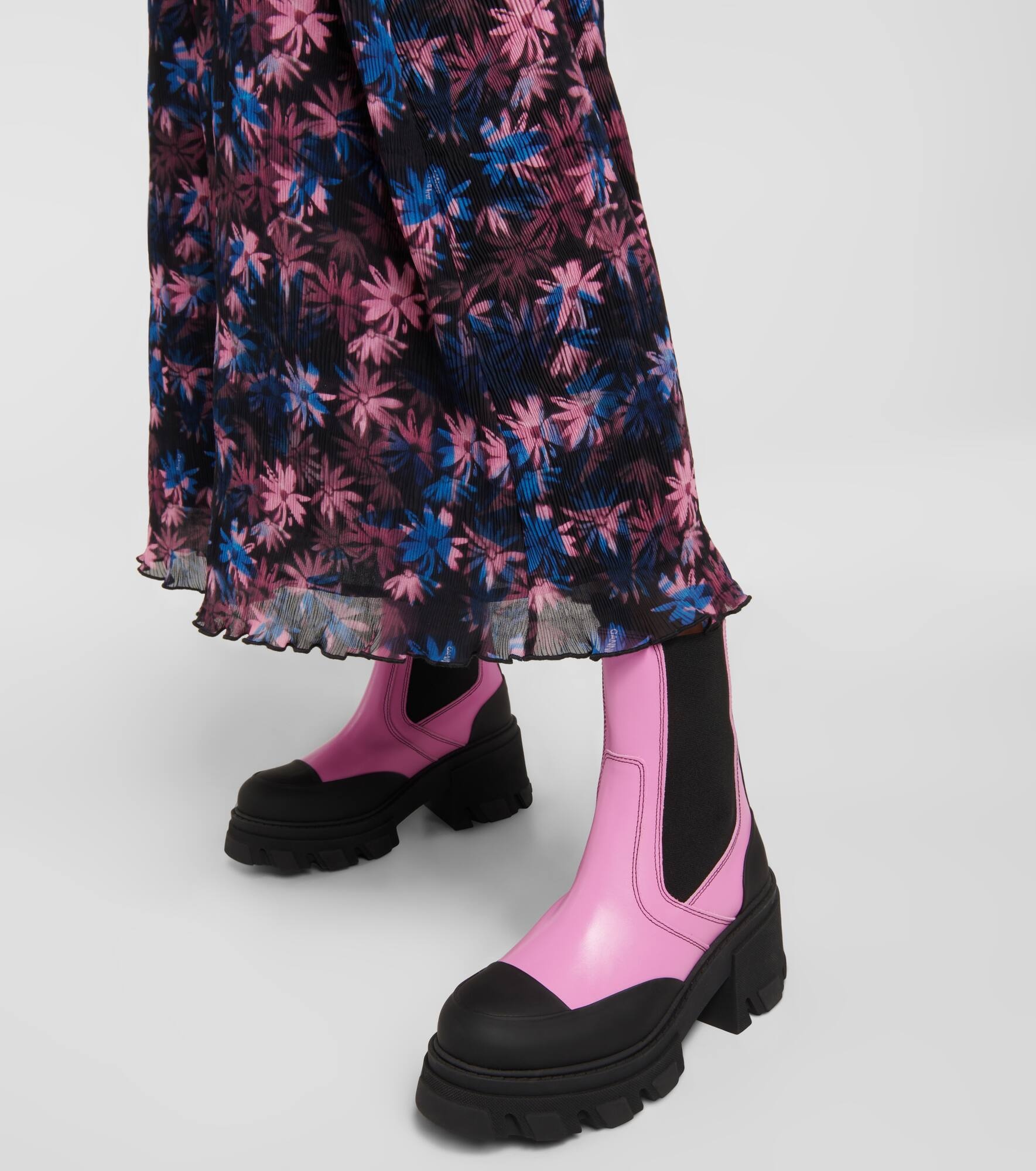 Leather Chelsea ankle boots - 4