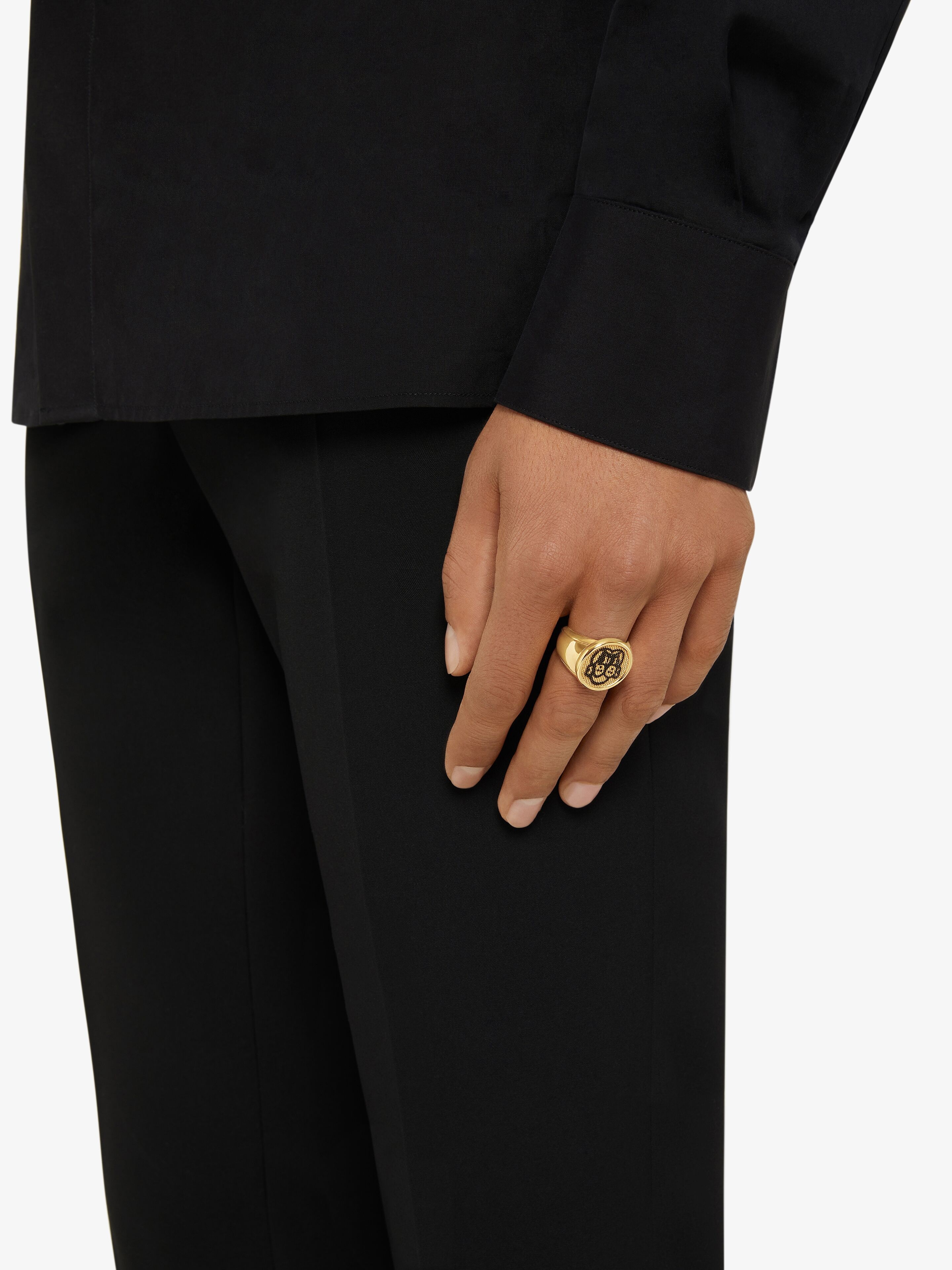 SIGNET RING WITH DOG TAG EFFECT PATTERN - 3