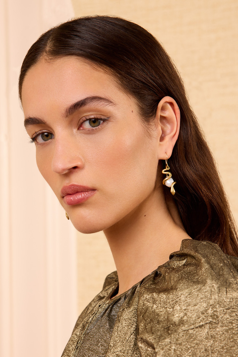 ULLA JOHNSON Pearl Snake Earring outlook