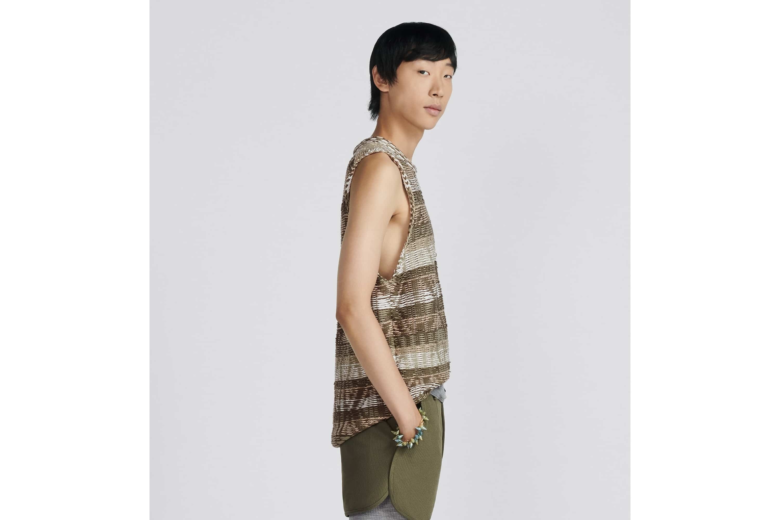 CD Diamond Sleeveless Sweater - 5