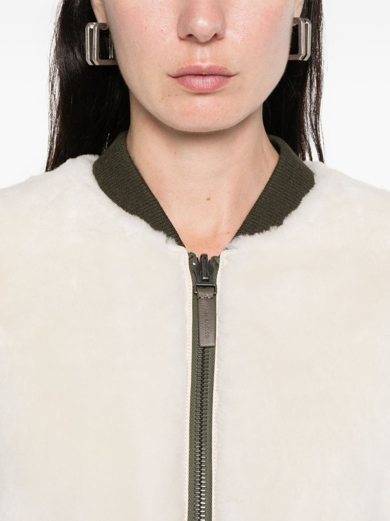 zip-fastening coat 5