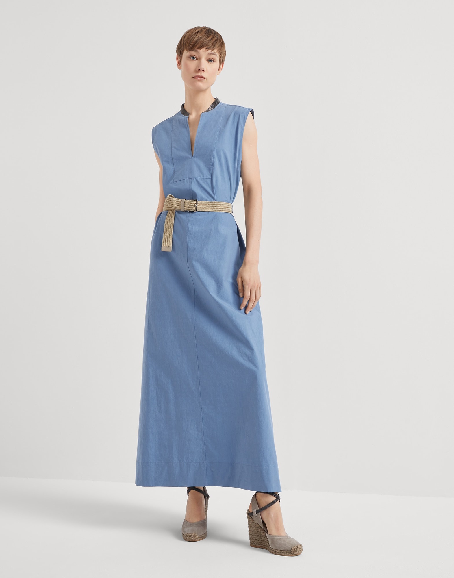 Lightweight wrinkled cotton poplin dress with raffia belt and precious neckline - 1