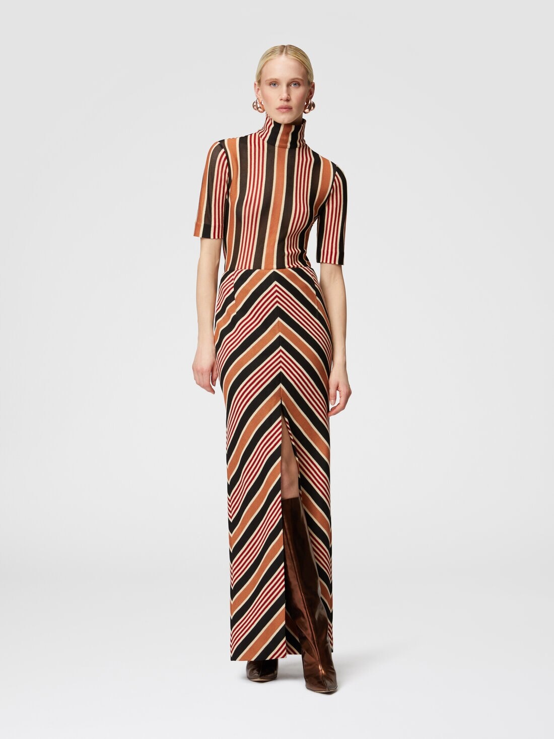 Long skirt with mazxi-slit in cotton and viscose - 2